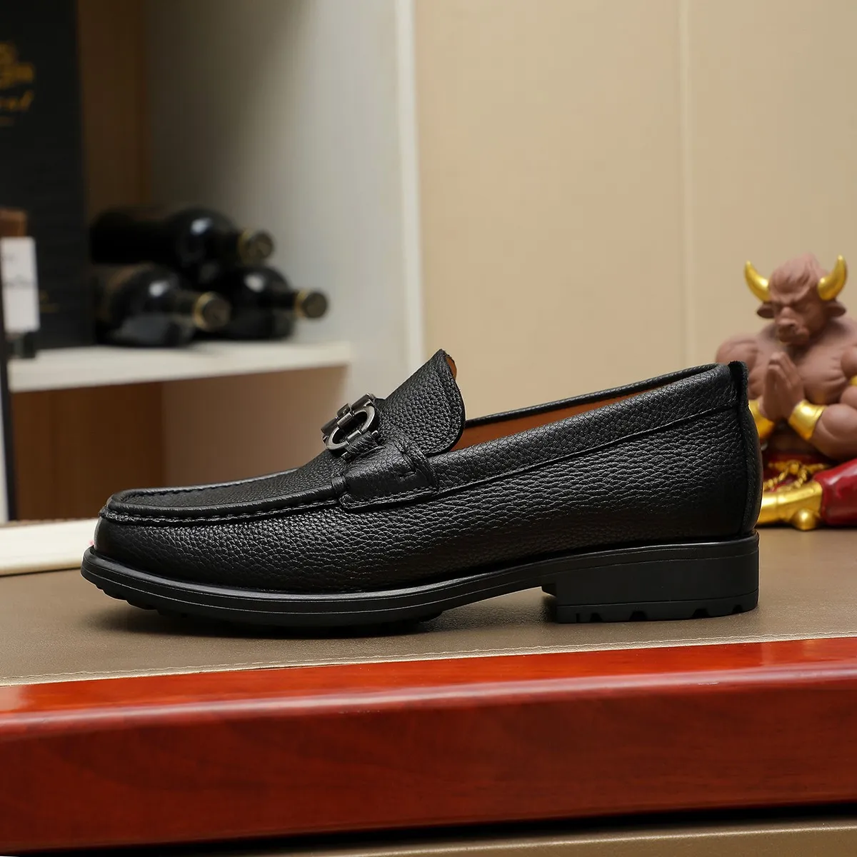 Men's shoes 250 Ferragamo [Ferragamo] top imported suit men's shoes 💯Original copy of the official website, product materials: selected imported embossed calfskin + luxury hardware buckle accessories ~ imported water-dyed cow 🐂 leather lining. Strong three-dimensional visual effect, original combination outsole, multiple colors available😘 Size: 39-44 (38.45.46. Customized)